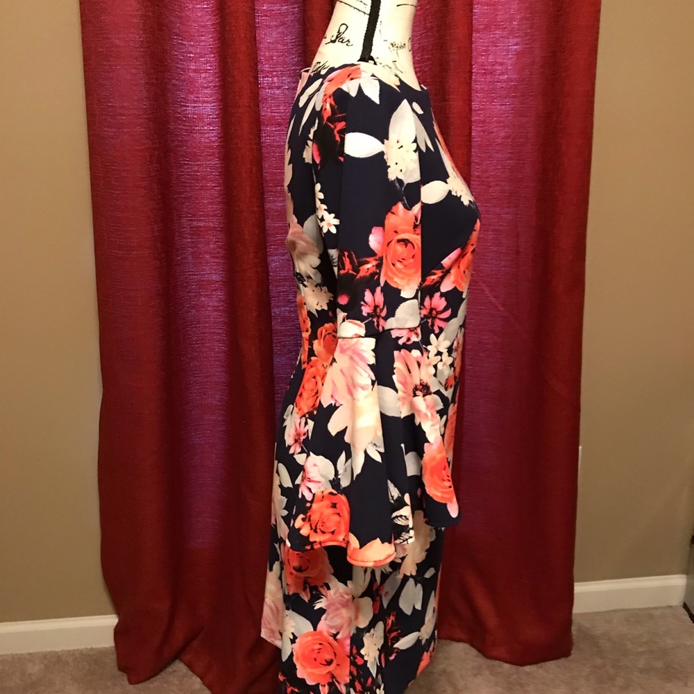 Dress - Picture 4 of 7